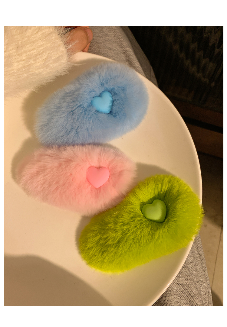 Women's Sweet Heart Shape Rabbit Fur Hair Clip display picture 3