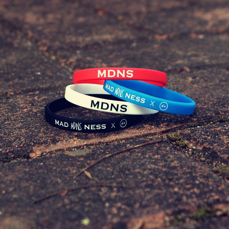 Hong Kong Original board-card MDNS Yu Wenle Alphabet Bracelet Retro Little Fresh Energy Sports Lovers Rubber Bracelet-Taobao