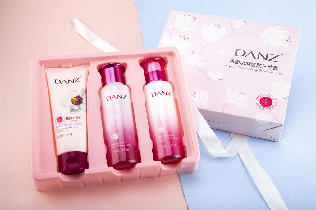 Danzi set whitening light spot moisturizing moisturizing shrink pores brightening water lotion cosmetics skin care products women