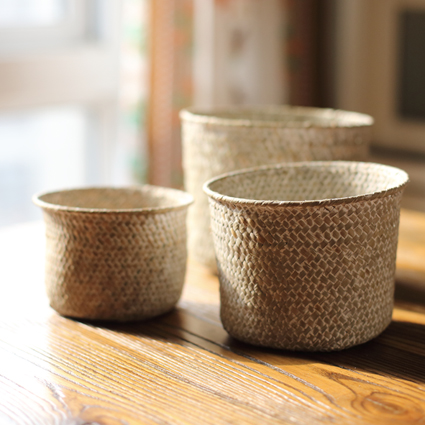 Creamy natural color straw woven small circle storage desktop bathroom bedroom kitchen storage flower utensils pure hands