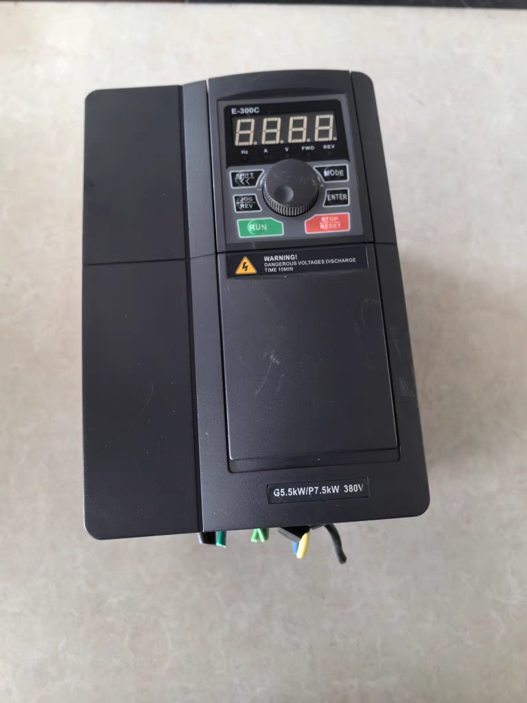 Dismantling frequency inverter ZVF300-G5R5 P7R5T4MD 5 5 7 5KW Used spot function intact-Taobao