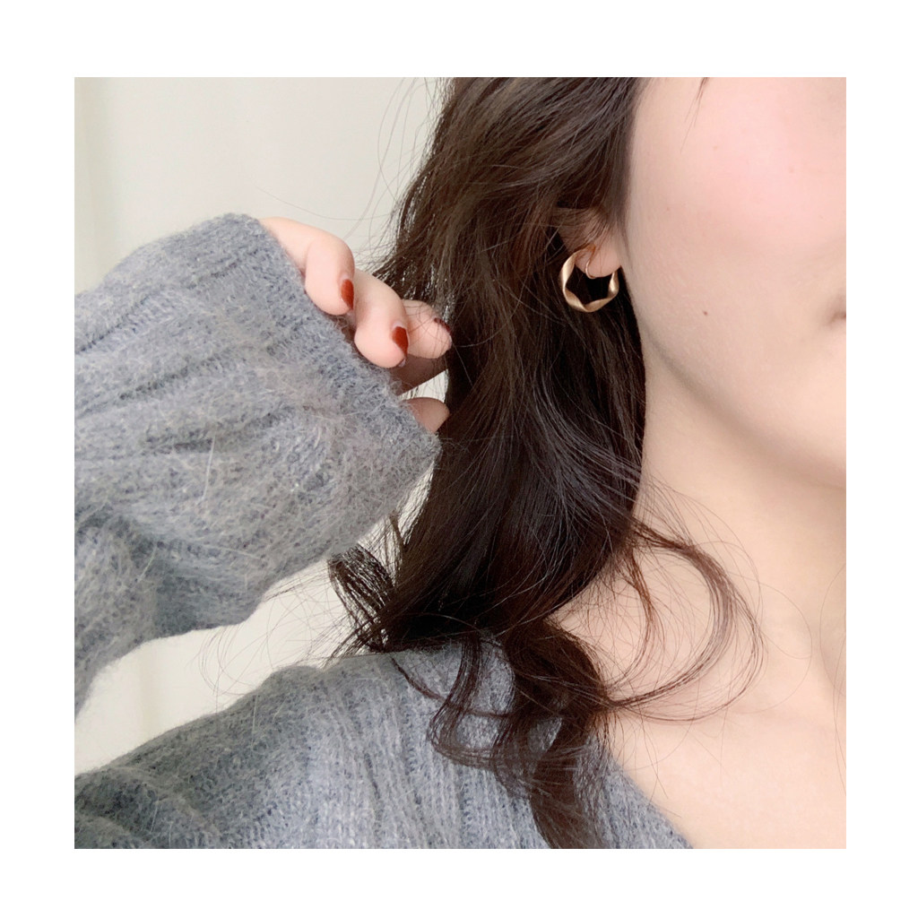 (W Dear) BI without ear piercing minimalist style matte C-ring mosquito coil ear clip high-end simple earrings