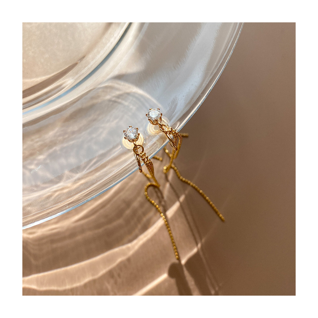 (W Dear) Round face slimming temperament long version beaded chain zircon ear clip female no ear hole mosquito coil earrings