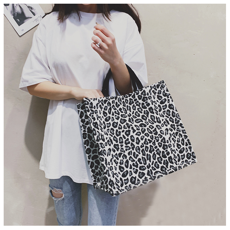 Women's Medium Canvas Houndstooth Zebra Leopard Streetwear Square Zipper Handbag display picture 3