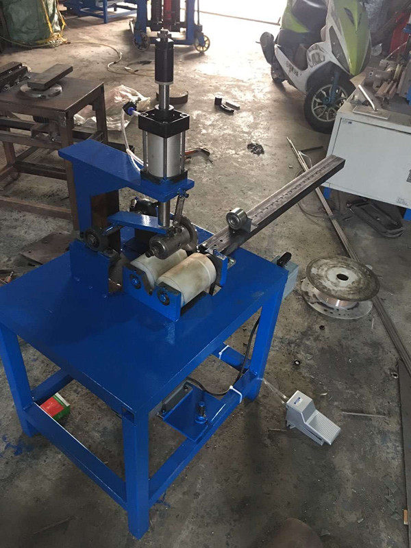 Pneumatic pipe cutting machine without burrs and toothless saw with bundle opening fast rolling stainless steel pipe low loss cutting machine