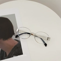 Прозрачная пленка серебряной рамки