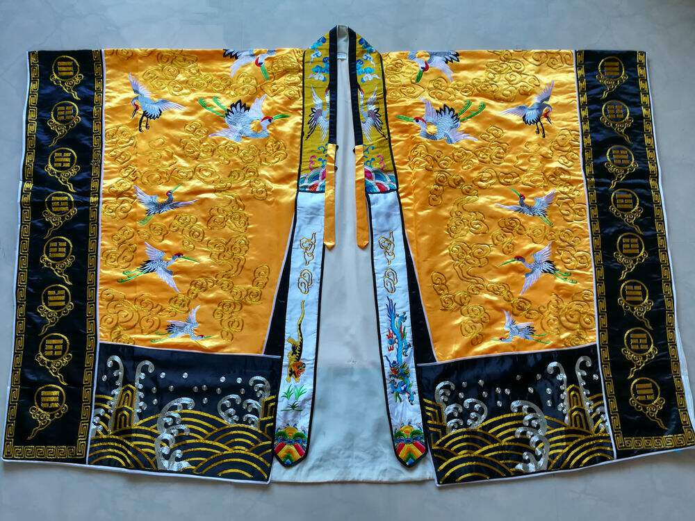 Dawes supplies Taiwan All-gold Silk 100 Crane Clothing Robes Costumes gowns High utility-clad yellow cranes gowns-Taobao