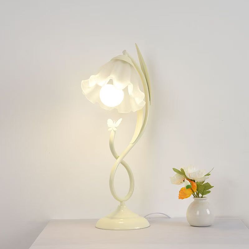 Warm and Romantic Bedroom Atmosphere Lamp, Student Study Desk Lamp, Room Pastoral Style Butterfly Lily of the Valley Flower Night Light Warm and Romantic Bedroom Atmosphere Lamp, Student Study Desk Lamp, Room Pastoral Style Butterfly Lily of the Valley Flower Night Light