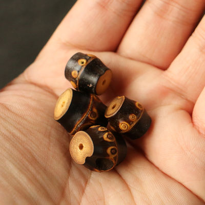 This exquisite, handcrafted natural, fully nailed old purple bamboo whip bead bracelet is paired with a bamboo pendant accessory for cultural play