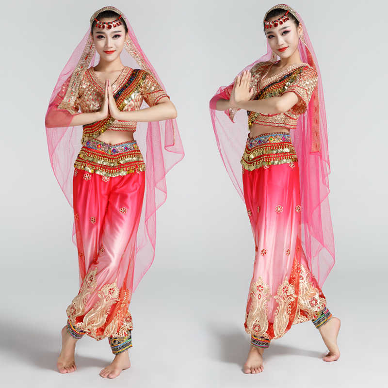 身穿纱丽的 Bhumika Chawla