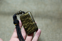 Collection grade gloomy golden silk Nan trouble card small leaf Zhennan handlebars full of gentian pattern pendant car hanging orphan