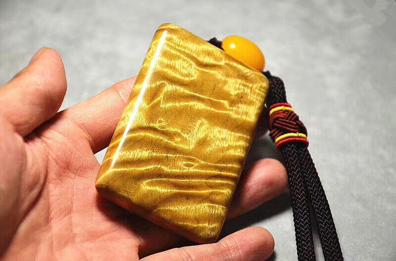 Golden Silk Nanmu Ping Ping Ping No Sign Little Leaf Zhen Nang Handlebar Pieces Dead Wood Old Stock Water Polo Ripple Sinless Raw Material Pendant Car Pendant Piece