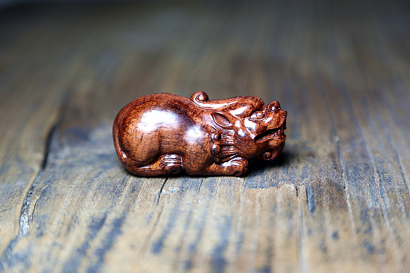 Hainan Yellow Flower Pear leash Handlebar Piece Oil Pear Old Furniture Material Pure Handmade Clear Knife Engraving Collection Grade Town House Swing Piece-Taobao