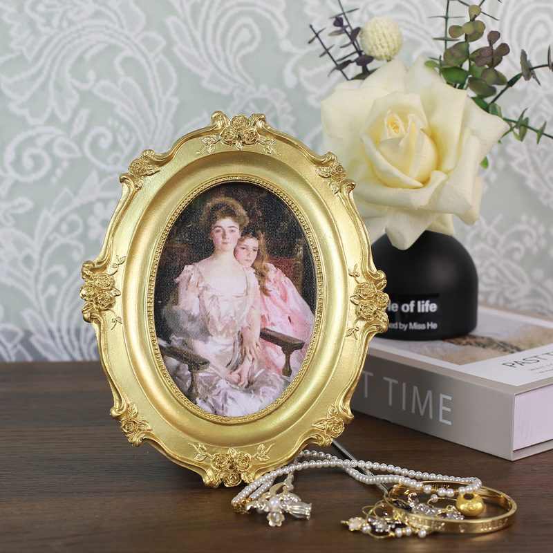 European-Style Vintage Resin Wall-Mounted Living Room Picture Frame Set with Embossed Palace-Style Ornaments, Oval Retro Picture Frame