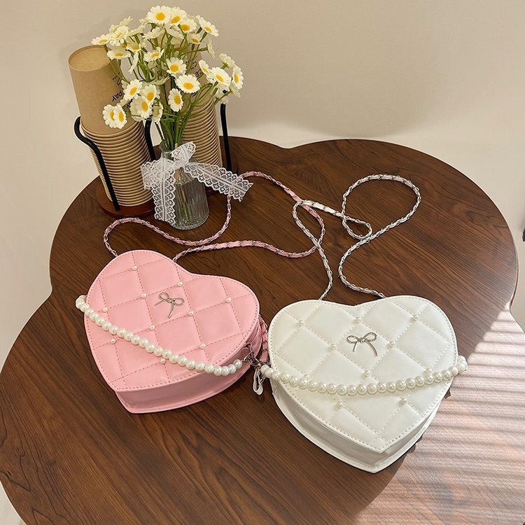 Niche Design Pink Bag for Women 2025 Super Trendy Fashion Chain Shoulder Bag Stylish Versatile Crossbody Heart Bag Niche Design Pink Bag for Women 2025 Super Trendy Fashion Chain Shoulder Bag Stylish Versatile Crossbody Heart Bag