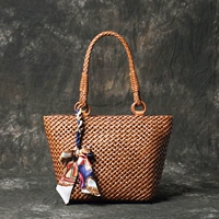 Коричневый