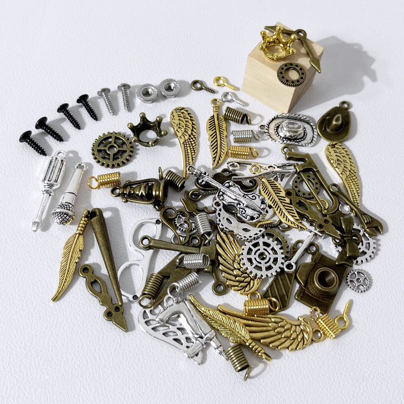 DIY Handmade Steampunk Robot Gear Screw Accessories Retro Mechanical Keychain Team Building Pendant