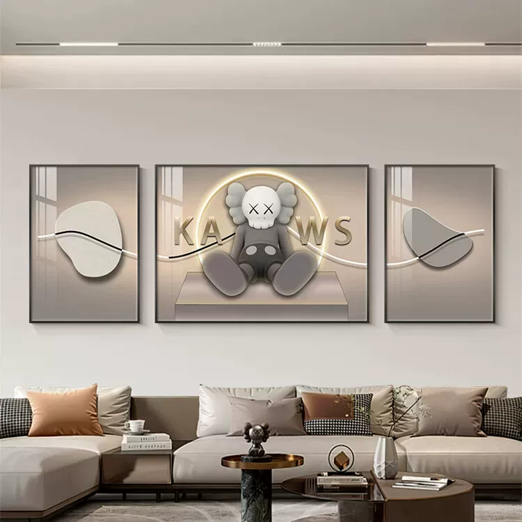 [Kaws现代简约客厅装饰画轻奢沙发背景墙挂画暴力熊立体三联壁画]