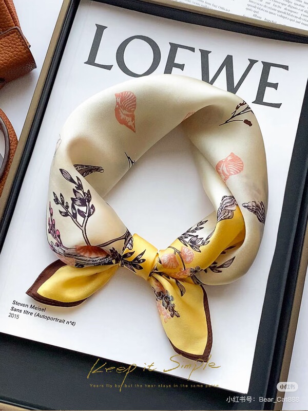 Japanese and Korean Spring and Autumn New Breathable Square Scarf for Women, Faux Silk Thickened Decorative Scarf, Fashionable and Trendy