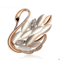 Ruyi jewelry Korean version wild swan rhinestone brooch pin fashion jewelry Korean version of men and women corsage scarf