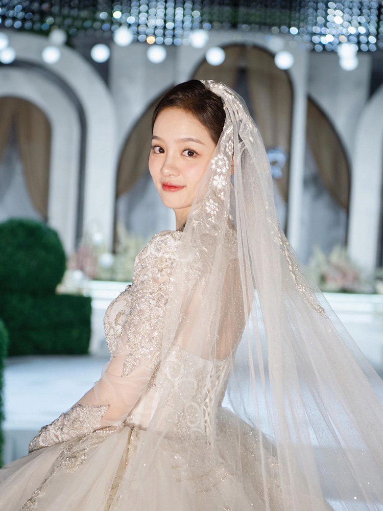 (Yunmei) wedding dress 2022 new bridal temperament palace windy luxury heavy work main yarn trailing gown for autumn and winter 