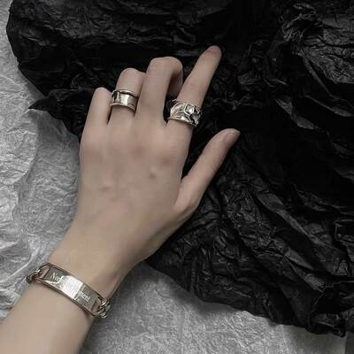 The opening of the "Rabbit.b" NormCoreMoment irregular tin foil ring with concave and convex texture is adjustable