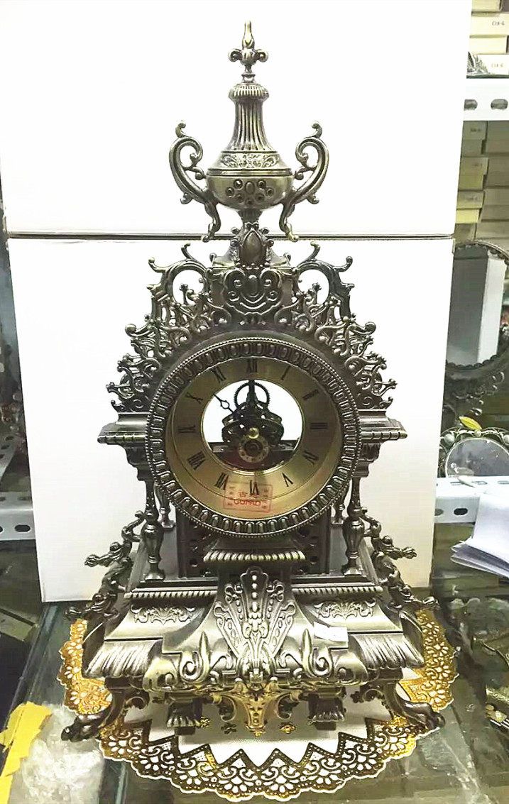 Russian tin alloy classical clock KTV bar set up European - style old - fashioned watches supercool antique watches