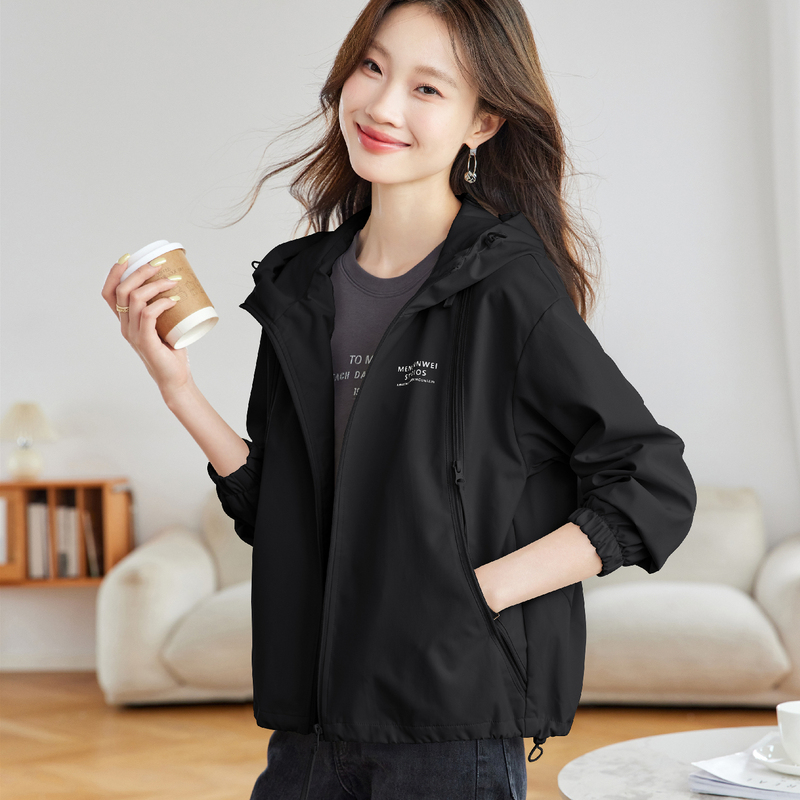 European-Style Designer Trench Coat for Women, Short and Petite, 2026 Spring and Autumn New Fashion Versatile Loose Casual Short Jacket European-Style Designer Trench Coat for Women, Short and Petite, 2026 Spring and Autumn New Fashion Versatile Loose Casual Short Jacket