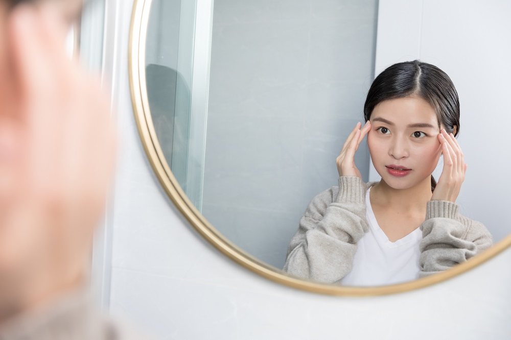 年后复工脸太憔悴?睡前护肤秘笈走起!