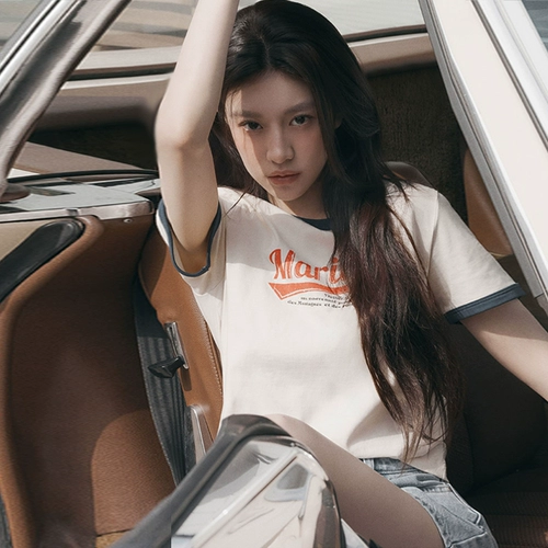 Корейский бренд прилив Гао Юньчжэнь Дженни Тот же Парадх Корт -Шорт -Сливки и Женщины Слим -Т -маначная куртка для лайки свободных моделей