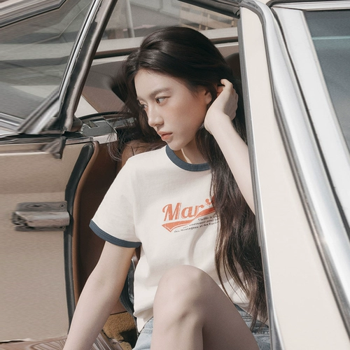 Корейский бренд прилив Гао Юньчжэнь Дженни Тот же Парадх Корт -Шорт -Сливки и Женщины Слим -Т -маначная куртка для лайки свободных моделей