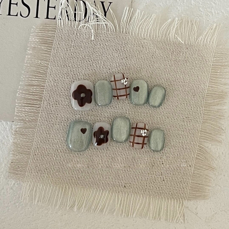 Purely Handmade Wearable Nails, Short Cat-Eye Manicure Patches, Removable Fake Nails, Whitening, High-End Plaid Pattern
