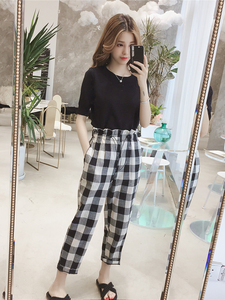 Đại dương phù hợp với nữ 2018 mùa hè mới màu đen ngắn- tay t- shirt + cao eo tie chín điểm kẻ sọc hoa quần hai mảnh