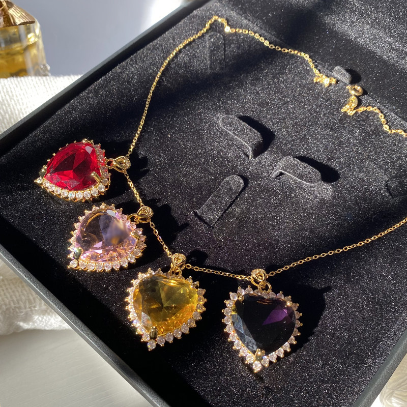 Marry light extravaganza Exaggerated Imitation Tansan Sapphire Marine Hearts Pendant Famous girl's heart-shaped colorful jewel necklace