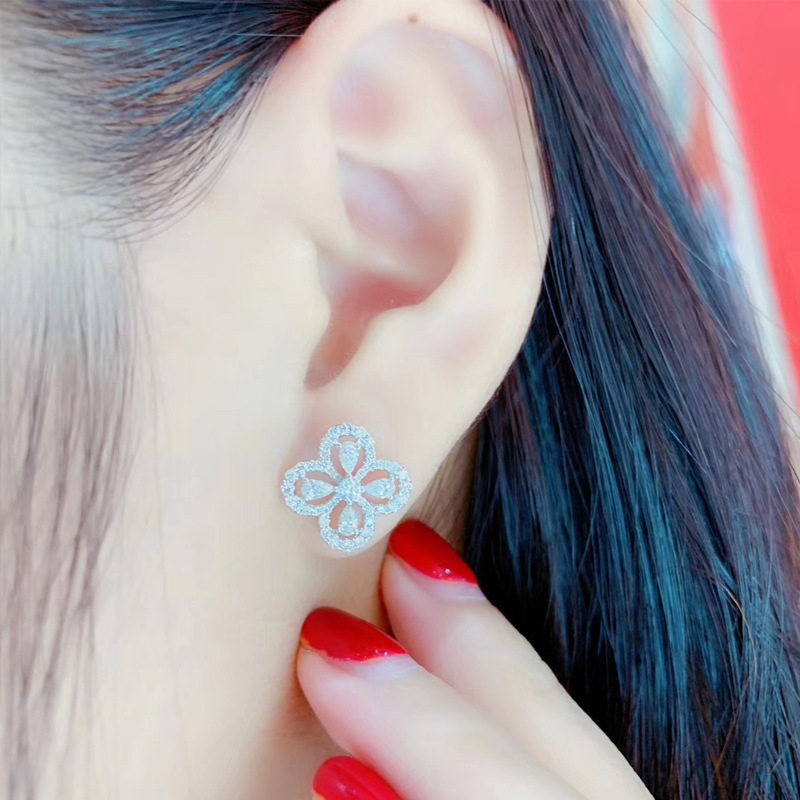 Marry classic four-leaf clover silver chain drop pendant full of diamonds hand-set imitation Moissanite S925 silver needle super flash earrings