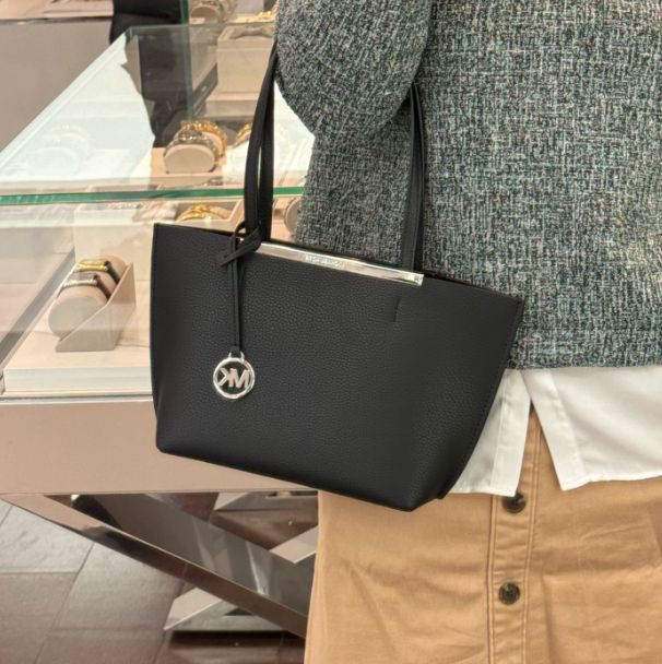 Michael Kor Mk Women's Bag Evelyn Counter Model Tote Bag Small Size Women's Handbag Single Shoulder Fashion Commuter Bag Michael Kor Mk Women's Bag Evelyn Counter Model Tote Bag Small Size Women's Handbag Single Shoulder Fashion Commuter Bag