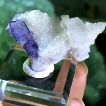 Hunan Yaogangxian purple window fluorite natural mineral crystal specimen Cat mine ornaments Geological teaching science