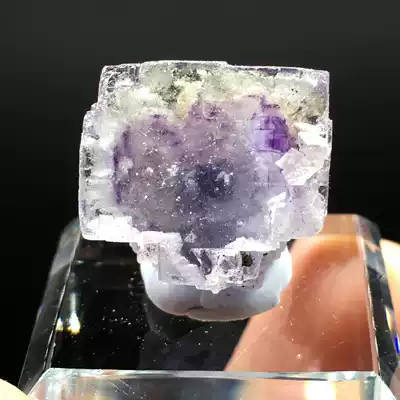 Yaogang Xian Fusheng permeable purple core fluorite There are small bubbles in fluorite Natural mineral crystal specimens Rough cat mine