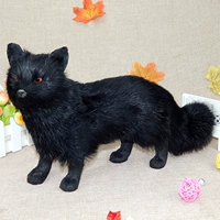 Стоящая лиса -все черное