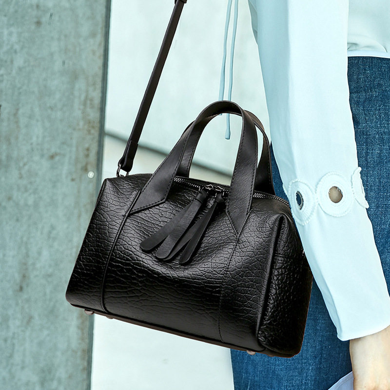 French Special Cabinet 2022 New Light Lavish Fashion Skew Satchel Large Capacity Woman Boston Bag Soft Leather Single Shoulder Bag Woman