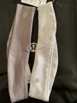 Wide hair band with wide hair band