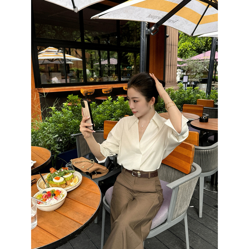 Meina White Long-Sleeved Shirt with French V-Neck 2025 New Autumn Style Loose and Lazy Style Light Luxury Age-Reducing Top