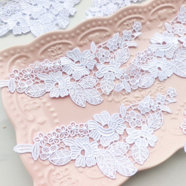 3206 A pack of about 20 white water-soluble stickers