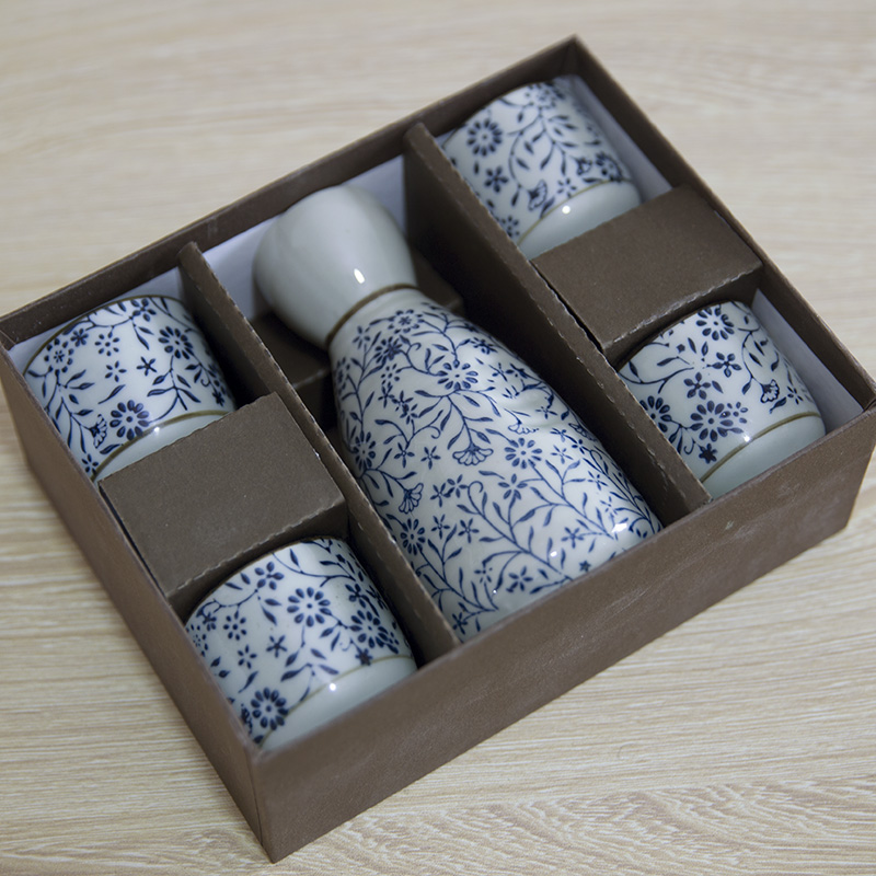 And the four seasons under glaze color porcelain tableware points wine bottle wine gift box hip celadon small glass bottle