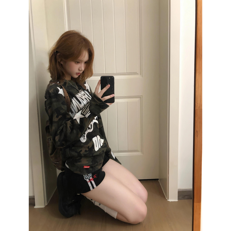 American Retro Shark Mouth Star Print Camouflage Long-Sleeved T-Shirt for Women Autum 2026 New Casual Versatile Top American Retro Shark Mouth Star Print Camouflage Long-Sleeved T-Shirt for Women Autum 2026 New Casual Versatile Top
