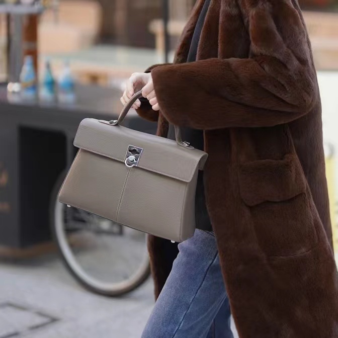 Hong Kong Niche Bag Stancebag Large Designer Genuine Leather Crossbody Briefcase for Women Commuting Small Size
