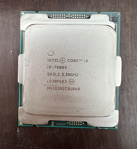 I9-7900X CPU chip INTELIntel desktop computer official version processor