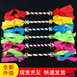 Люйи детского сада исполняет правильную детскую танцевальную цветов