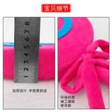 Спортивная встреча в школе детского сада, зачисленная в руку, удерживающая домашние места ранние упражнения.