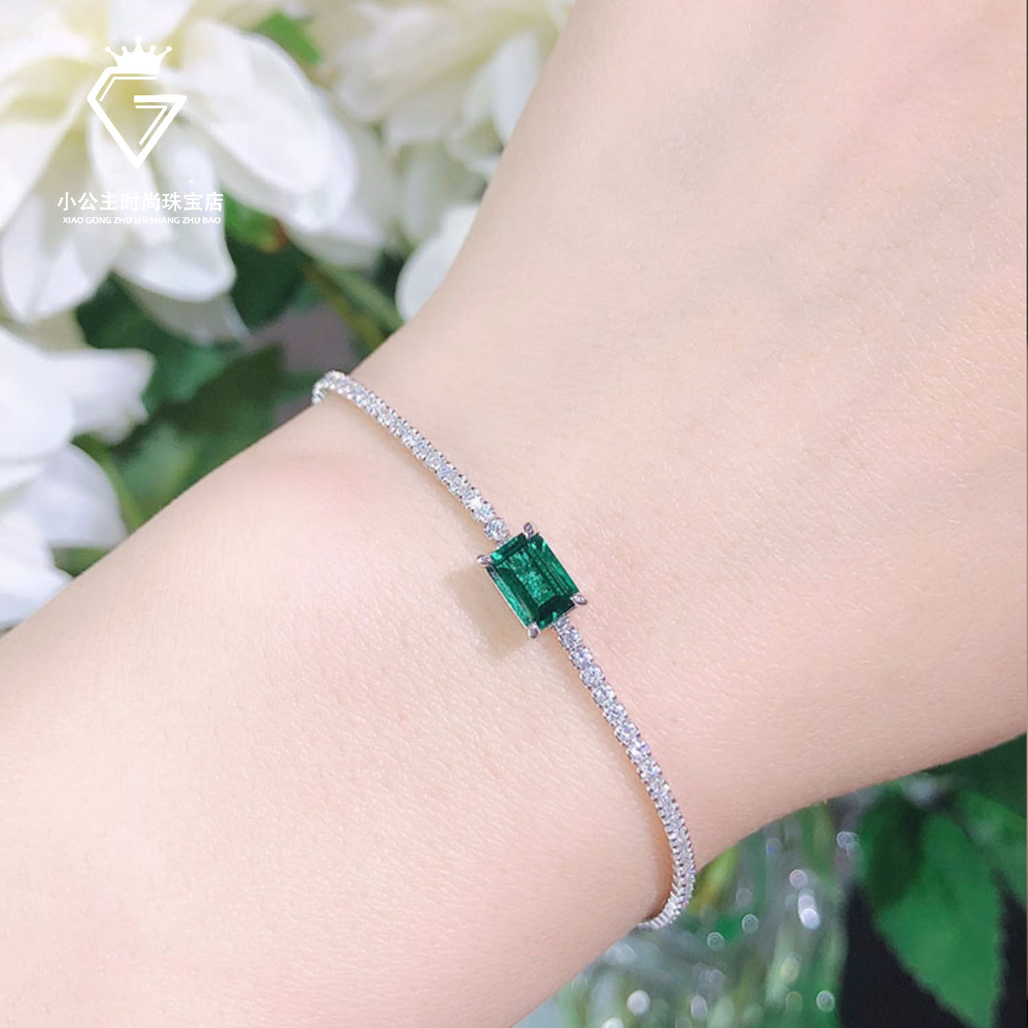 18K white gold bracelet Zum mother green hand condensed square jewel European and American exploits fashion minimalist platinum small crowned handmade woman